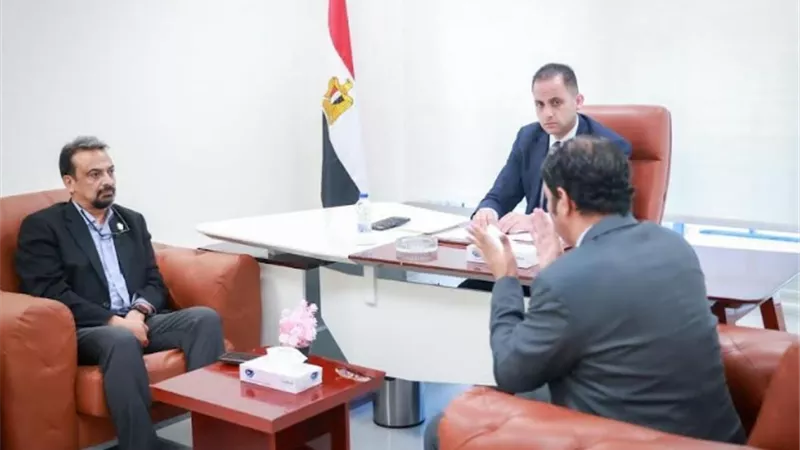 نائب وزير الصحة يترأس اجتماعًا بمستشفى العلمين