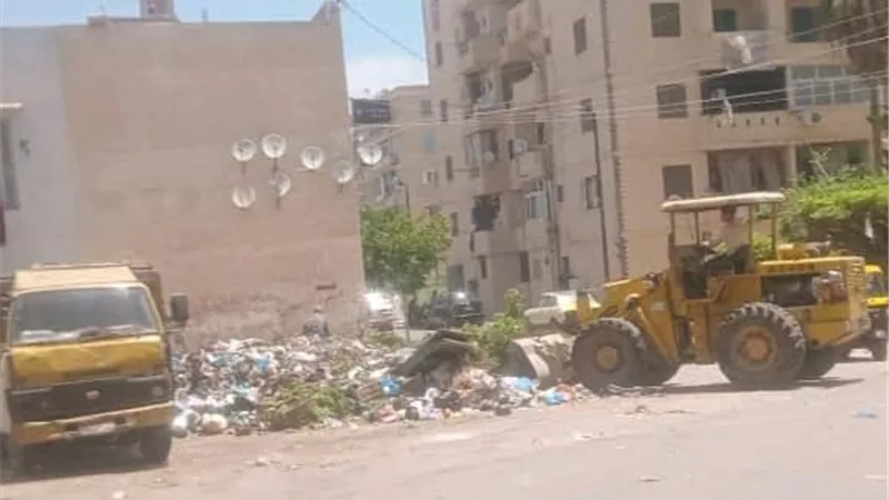 رفع 600 طن قمامة ومخلفات للحفاظ على المظهر الحضارى بالمنتزة