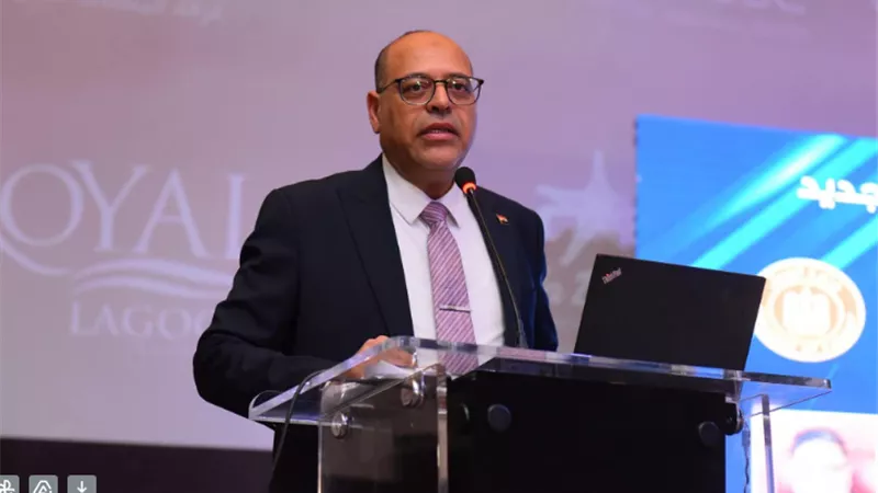 وزير العمل يفتتح ندوة تثقيفية بالتعاون مع 