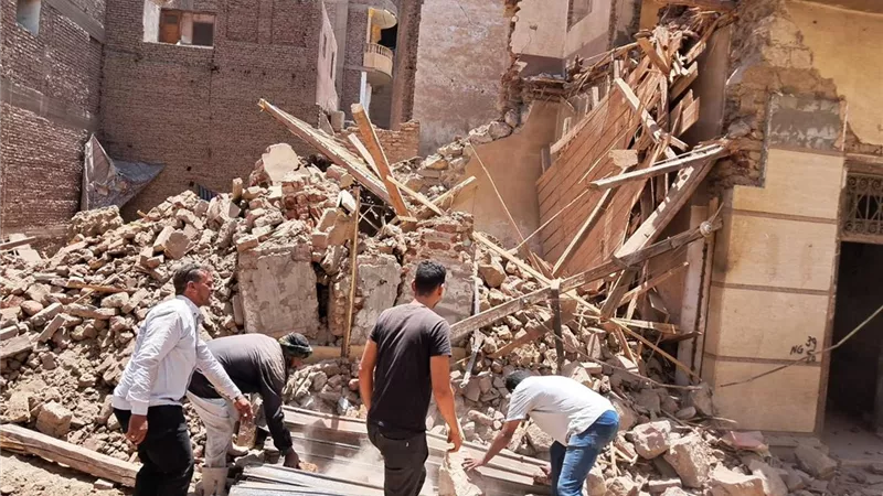 إزالة التعديات على أراضى أملاك الدولة بأرمنت جنوب غرب الأقصر
