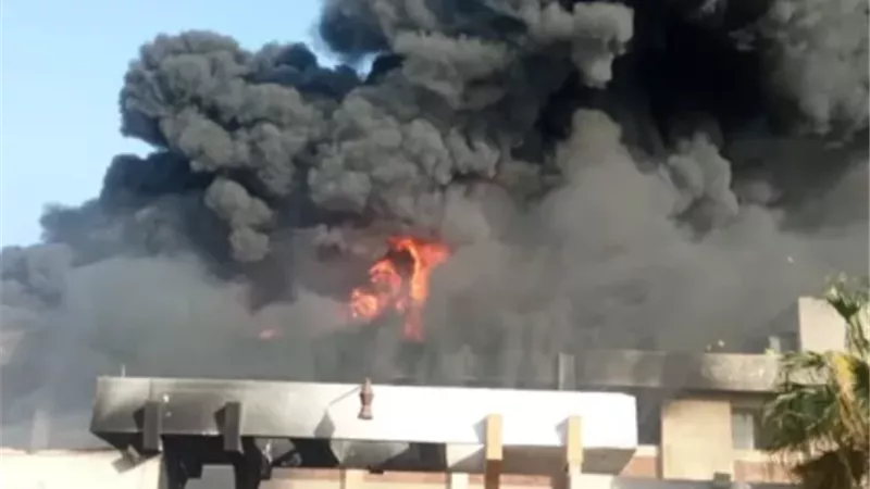 حريق هائل في مصنع أدوات بلاستيكية بأكتوبر