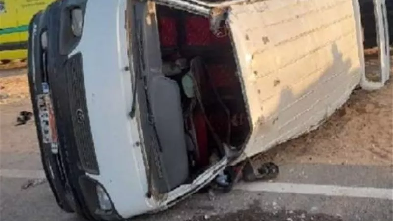 إصابة 6 إثر انقلاب ميكروباص على طريق إسكندرية الصحراوى