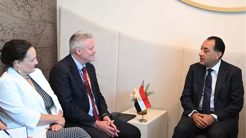 رئيس الوزراء يلتقي الأمين العام لمنظمة التعاون الاقتصادي والتنمية
