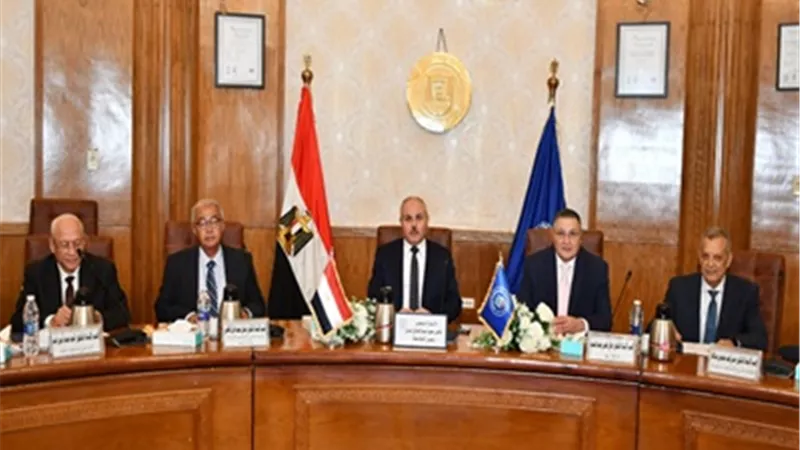 انعقاد لجنة اختيار المرشحين لمنصب عميد كلية الهندسة بجامعة القناة
