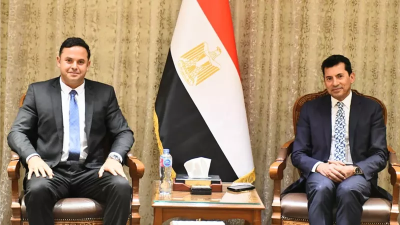 وزير الشباب يبحث خطط تطوير لعبة الشرع ودعم الأبطال