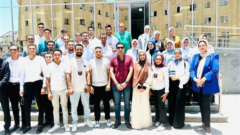 نائب محافظ سوهاج يقود حملة للتبرع بالدم احتفالًا باليوم العالمى