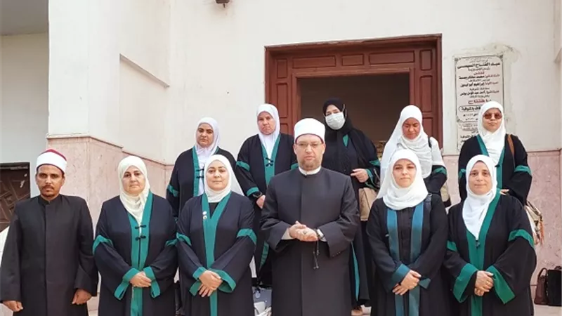 واعظات الأوقاف يقدِّمْنَ واجب العزاء في ضحايا حادث المنوفية
