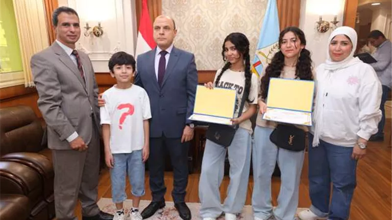 عبد المعطى يُكرّم أبناء كفر الشيخ الفائزين في مسابقات التعليم