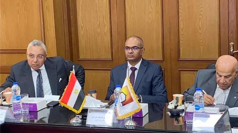 الإسكان تبحث تطوير كودات مياه الشرب والصرف الصحي