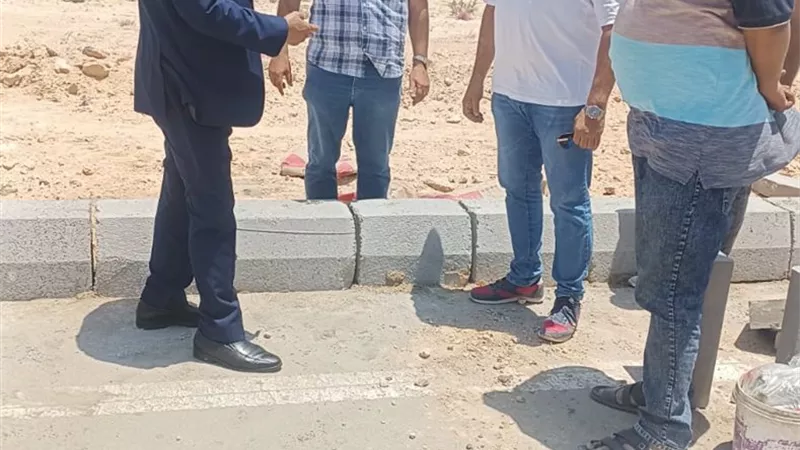 محافظ مطروح يتابع أعمال التطويرعلى جانبى طريق مطار العلمين الدولي