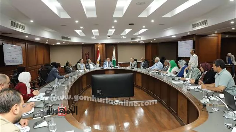 محافظ الجيزة يعقد اللقاء الأسبوعي لبحث شكاوى المواطنين بأحياء ومر