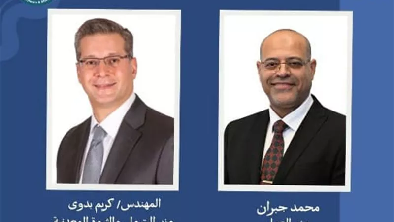وزيرا العمل والبترول يتفقدان موقع حادث انقلاب البارج البحري في منطقة جبل الزيت