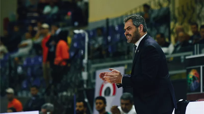 رحيل أوجستى بوش المدرب التاريخى لسلة الأهلى عن تدريب الفريق