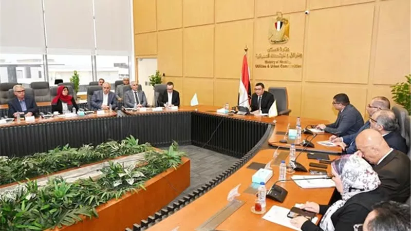 وزير الاسكان يوجه بوضع آليات مناسبة لانهاء ملف التقنين بالمدن الجديدة