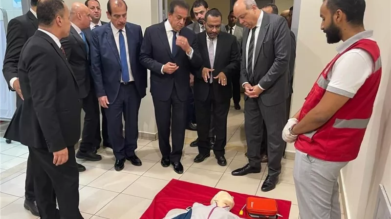 وزير الصحة يشيد بالتقنيات الحديثة داخل عيادات مطار القاهرة الدولى