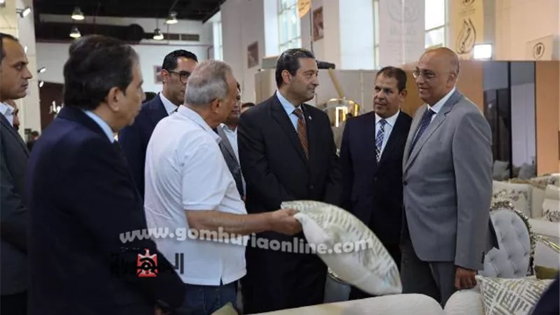 الشهابي ورئيس جهاز المشروعات يتفقدان معرض الأثاث 