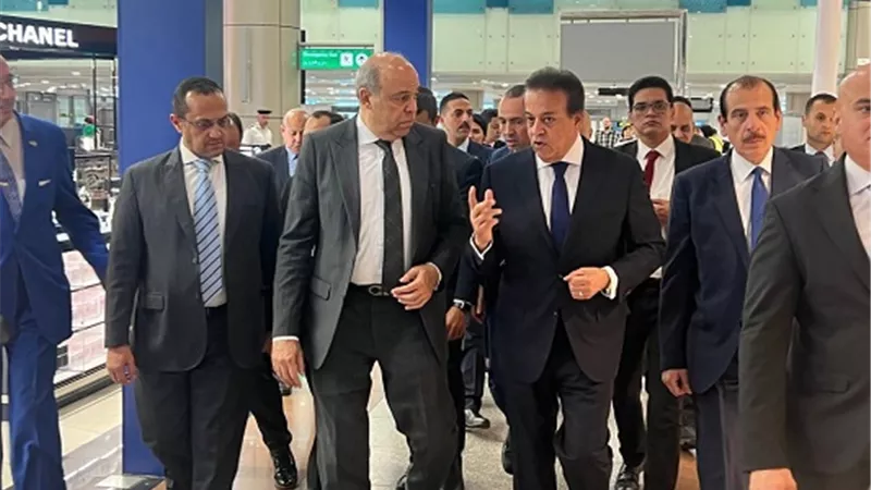 وزير الصحة ووزير الطيران المدني يتفقدان عيادات الحجر الصحي