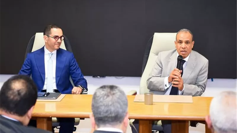 عبد العاطى يشيد بدور السفارات المصرية بالخارج لدعم الأهداف الاقتصادية للدولة