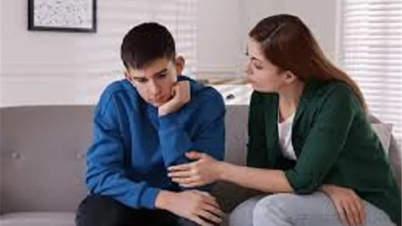 كيف تكتشف أن ابنك المراهق يعاني نفسيًا؟