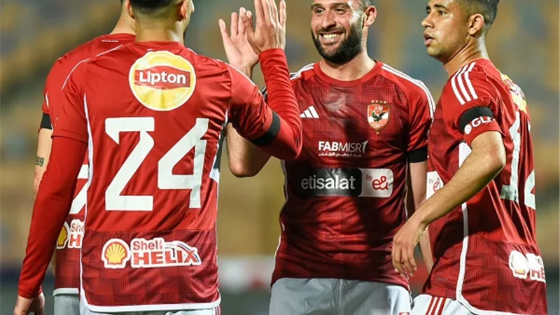 سيراميكا يفاضل بين رباعي الأهلي ضمن صفقة محمد شكري