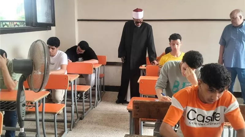 أمتحان الكيمياء في أجواء مستقره اليوم لطلاب الثانوية الأزهرية