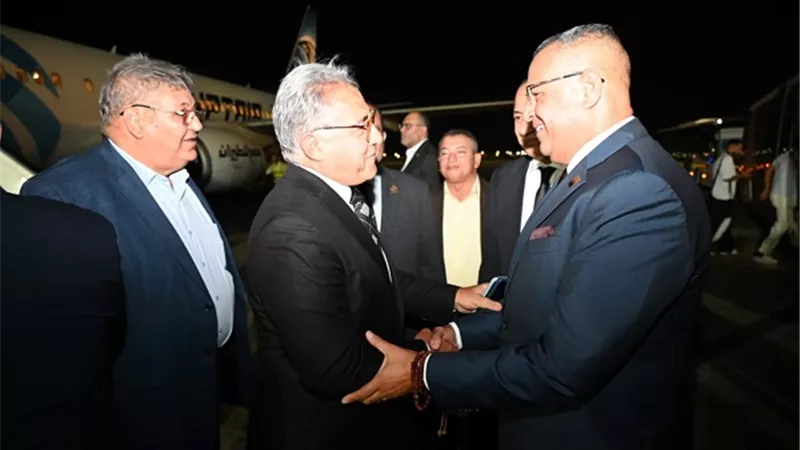 محافظ جنوب سيناء يستقبل وفد مجلس النواب بمطار شرم الشيخ الدولي