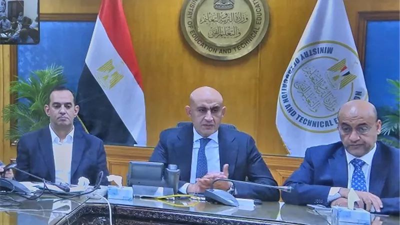 محافظ أسيوط يتابع فتح لجان امتحانات الثانوية العامة