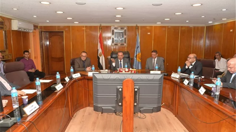 محافظ أسيوط يترأس أولى جلسات المجلس الإقليمي بالتشكيل الجديد