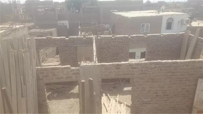 إزالة حالتي بناء مخالف بأرمنت جنوب غرب الأقصر