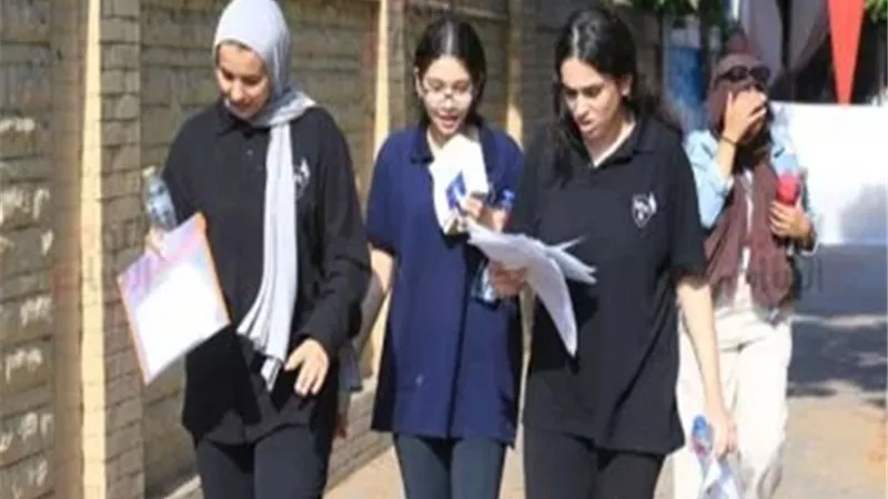 طلاب الثانوية العامة ينهون امتحاني الكيمياء والجغرافيا