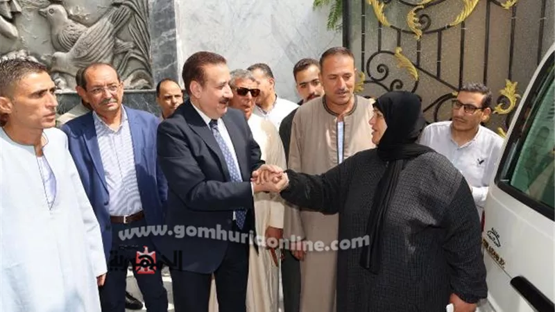 أبوليمون يسلم سيارة ميكروباص جديدة لأسرة مالك سيارة حادث الإقليمى
