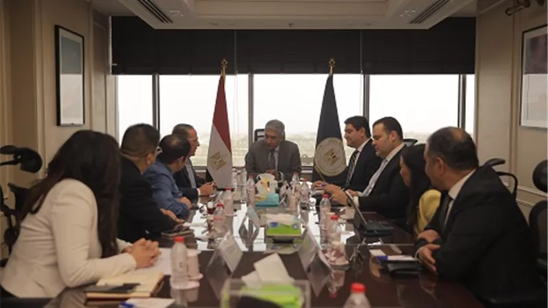 وزير السياحة والآثار يبحث تطوير منتج السياحة النيلية في مصر