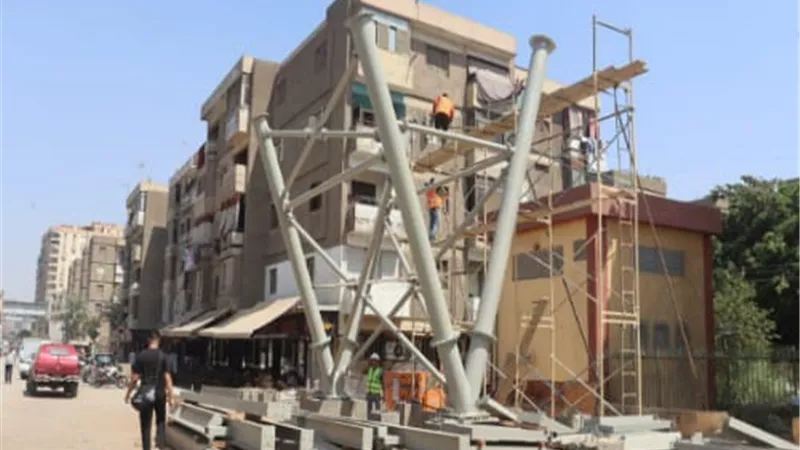 محافظة القليوبية تبدأ تركيب كوبري المشاة الجديد بمحور العصار