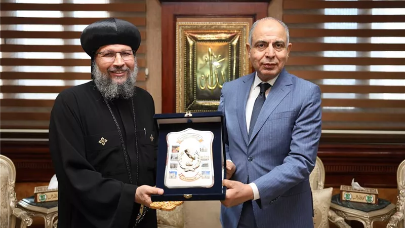 محافظ المنيا يستقبل الأنبا بُقطر ويشيد بالكنيسة في ترسيخ المحبة