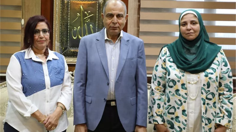 محافظ المنيا يُكرم مديرة الإدارة الصحية بسمالوط