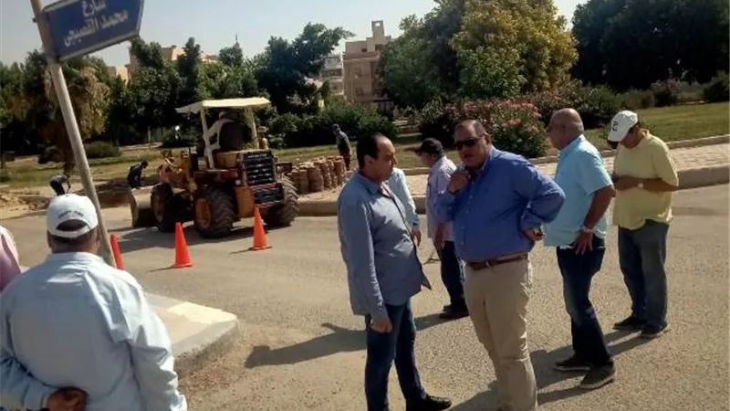 رئيس جهاز الشروق يتابع أحدث أعمال الزراعة والتجميل فى المدينة.. صور