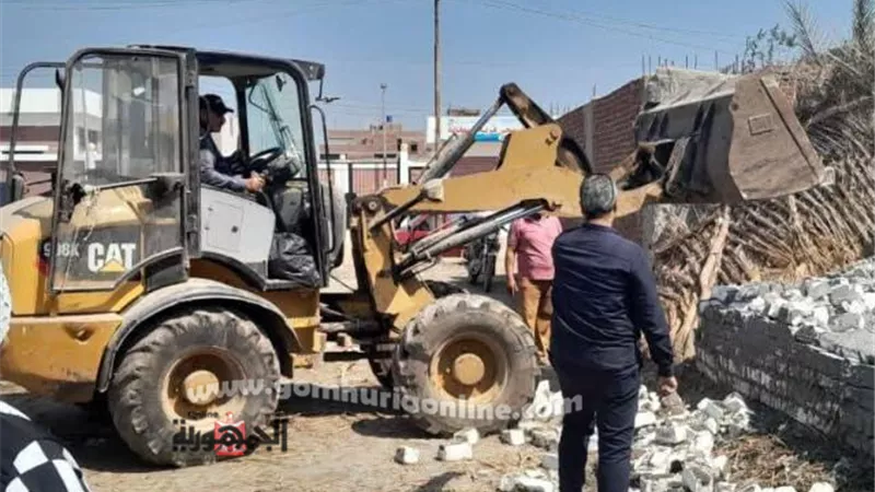 إزالة بناء مخالف بالروضة بدمياط