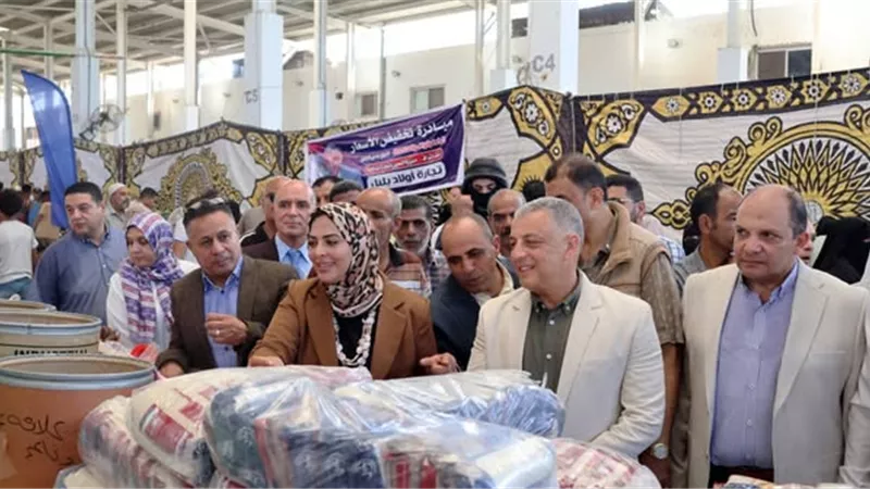 محافظ الإسماعيلية يدشن مبادرة تخفيض أسعار الأسماك..صور