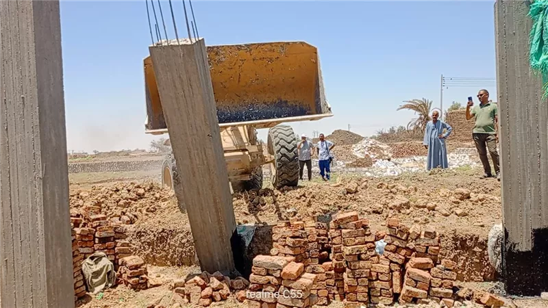 الموجة 26..إزالة 257 مخالفة فى إسنا بالأقصر ..صور