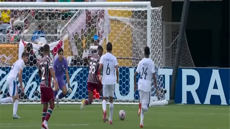 فلومينينسي ينهي رحلة الهلال بالمونديال ويصعد إلى نصف النهائي