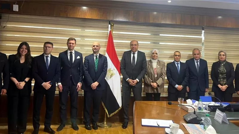 وزير الطيران يشيد بدور مكتب المنظمة الدولية للهجرة لدعم السفر الآمن