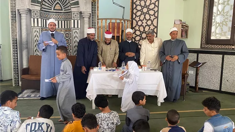 مسجد التواب بالغردقة يكرم المتميزين في حفظ القرآن الكريم