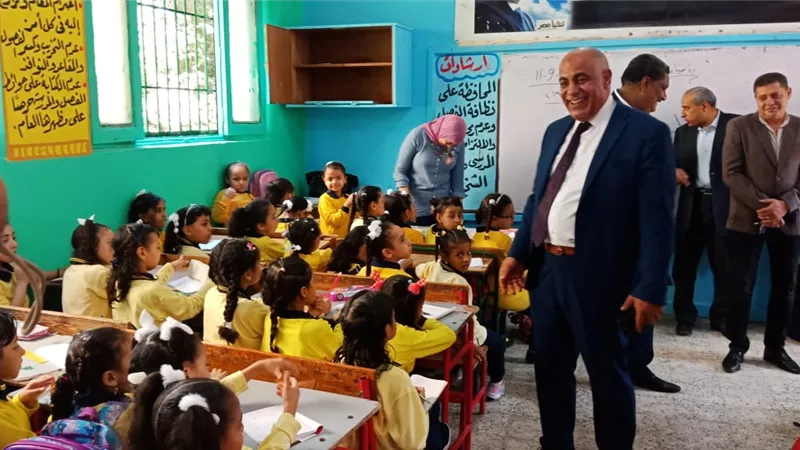 حجازي يتابع انطلاق العام الدراسي الجديد بمدارس الجيزة