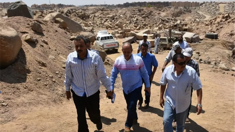لجنة فنية تعاين 26 محجر للجرانيت في أسوان ..صور