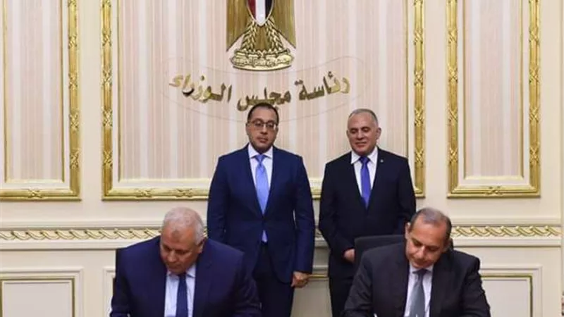 رئيس الوزراء يشهد توقيع تمويل البنك الأهلى لشبكات الرى بالوادى الجديد