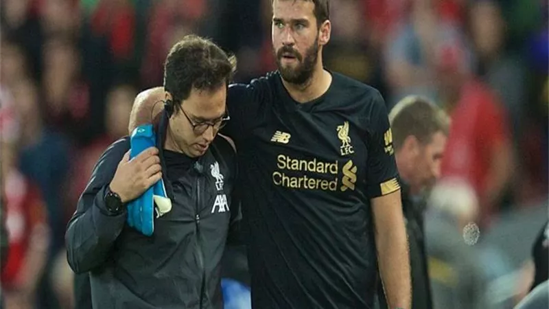 ليفربول يعلن عودة أليسون بيكر للتدريبات