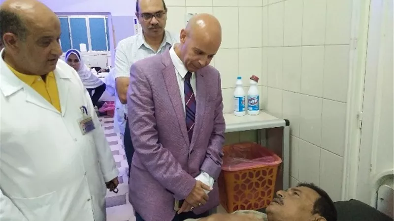 مجازاة العاملين ببنك الدم في مستشفى بلبيس للإهمال..صور