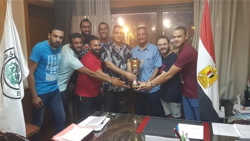 نادى الغابة يكرم ابطال السباحة بالزعانف