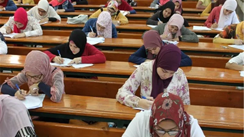 جامعة أسيوط: 600 طالب يجرون اختبار القدرات بالتمريض