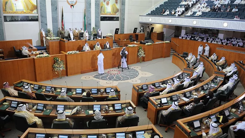 الف دينار غرامة لكل من يخل بالاداب العامة فى الكويت